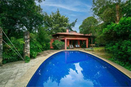 Casa à venda com 302m², 3 quartos e 8 vagas