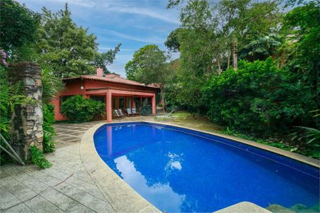 Casa à venda com 302m², 3 quartos e 8 vagas