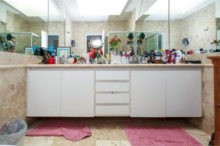 Casa à venda com 302m², 3 quartos e 8 vagas