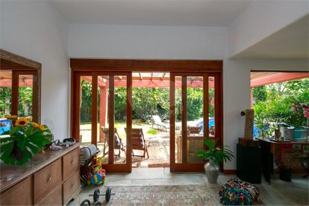 Casa à venda com 302m², 3 quartos e 8 vagas