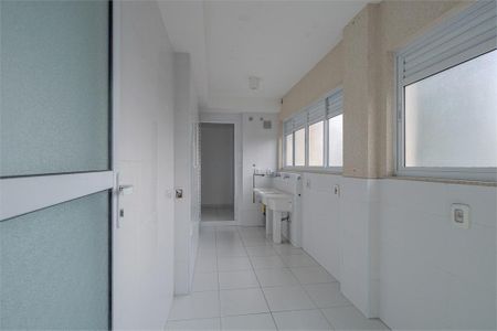 Apartamento à venda com 213m², 4 quartos e 4 vagas