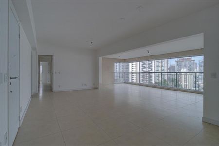 Apartamento à venda com 213m², 4 quartos e 4 vagas