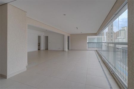 Apartamento à venda com 213m², 4 quartos e 4 vagas