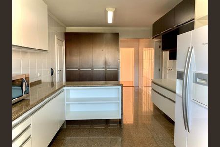 Apartamento à venda com 370m², 4 quartos e 5 vagas