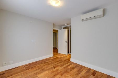Apartamento à venda com 317m², 4 quartos e 4 vagas