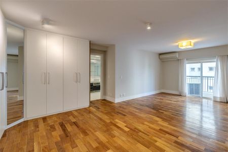Apartamento à venda com 317m², 4 quartos e 4 vagas