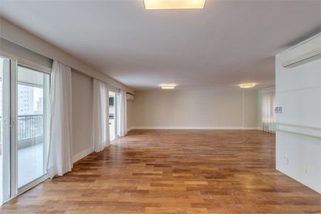 Apartamento à venda com 317m², 4 quartos e 4 vagas