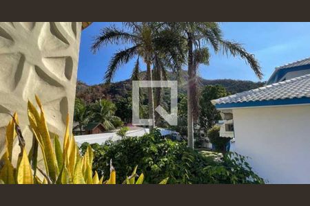 Casa de condomínio à venda com 385m², 5 quartos e 4 vagas Casa de condomínio à venda com 385m², 5 quartos e 4 vagasÁrea Externa