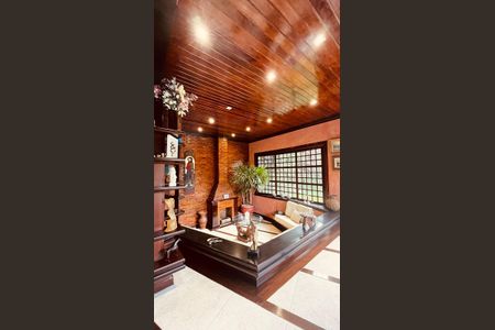 Casa de condomínio à venda com 385m², 5 quartos e 4 vagas Casa de condomínio à venda com 385m², 5 quartos e 4 vagasSala