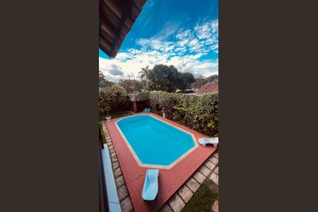 Casa de condomínio à venda com 385m², 5 quartos e 4 vagas Casa de condomínio à venda com 385m², 5 quartos e 4 vagasÁrea Externa