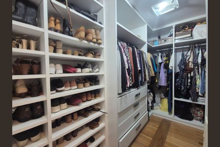 Casa de condomínio à venda com 800m², 4 quartos e 3 vagasCloset da suíte 4