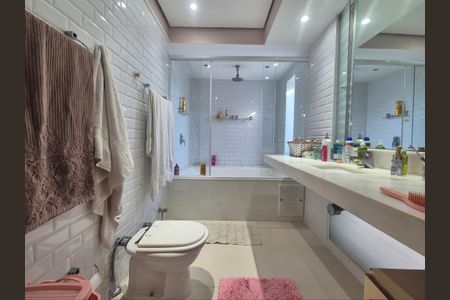 Casa de condomínio à venda com 800m², 4 quartos e 3 vagasBanheiro da Suíte 2