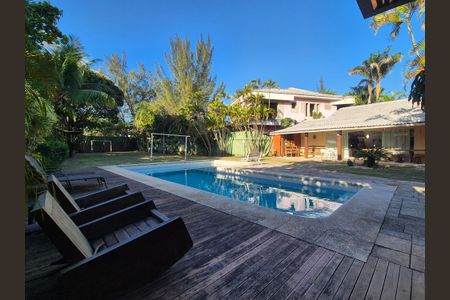 Casa de condomínio à venda com 800m², 4 quartos e 3 vagasÁrea externa