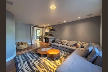 Casa de condomínio à venda com 800m², 4 quartos e 3 vagasSala de tv