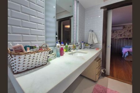 Casa de condomínio à venda com 800m², 4 quartos e 3 vagasBanheiro da Suíte 2