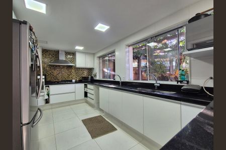 Casa de condomínio à venda com 800m², 4 quartos e 3 vagasCozinha