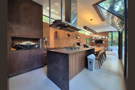 Casa de condomínio à venda com 800m², 4 quartos e 3 vagasVaranda gourmet