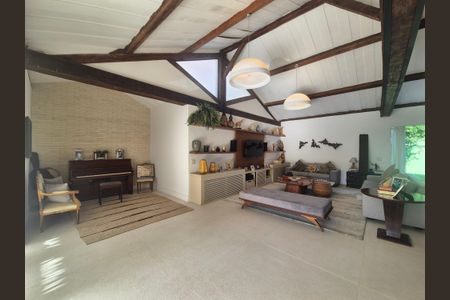 Casa de condomínio à venda com 800m², 4 quartos e 3 vagasSala