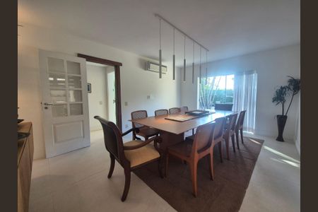 Casa de condomínio à venda com 800m², 4 quartos e 3 vagasSala de Jantar