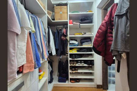 Casa de condomínio à venda com 800m², 4 quartos e 3 vagasCloset da suíte 4