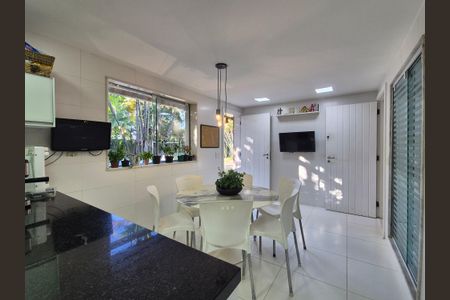 Casa de condomínio à venda com 800m², 4 quartos e 3 vagasCopa