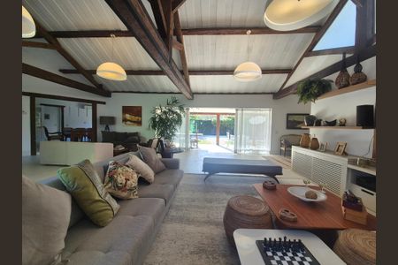 Casa de condomínio à venda com 800m², 4 quartos e 3 vagasSala