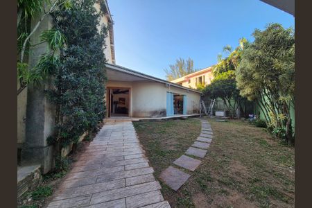 Casa de condomínio à venda com 800m², 4 quartos e 3 vagasEntrada