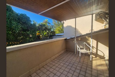 Casa de condomínio à venda com 800m², 4 quartos e 3 vagasVaranda da suite 3