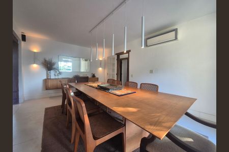 Casa de condomínio à venda com 800m², 4 quartos e 3 vagasSala de Jantar