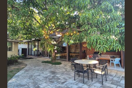 Casa de condomínio à venda com 800m², 4 quartos e 3 vagasÁrea externa