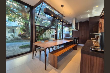 Casa de condomínio à venda com 800m², 4 quartos e 3 vagasVaranda gourmet