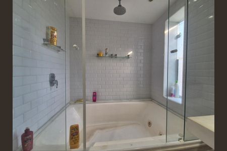 Casa de condomínio à venda com 800m², 4 quartos e 3 vagasBanheiro da Suíte 2