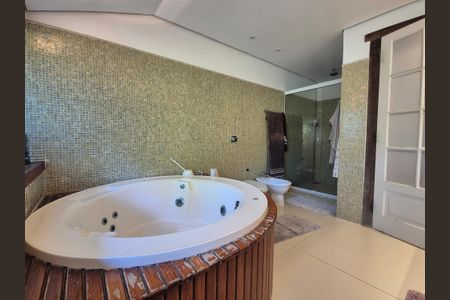 Casa de condomínio à venda com 800m², 4 quartos e 3 vagasBanheiro da Suíte 4