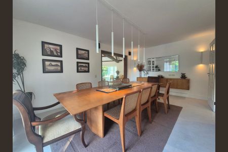 Casa de condomínio à venda com 800m², 4 quartos e 3 vagasSala de Jantar