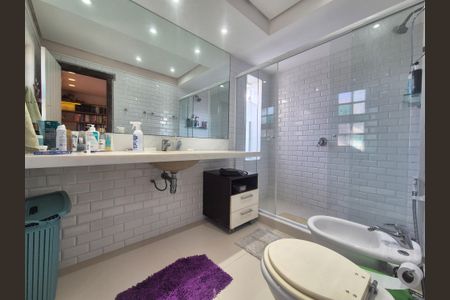 Casa de condomínio à venda com 800m², 4 quartos e 3 vagasBanheiro da Suíte 1