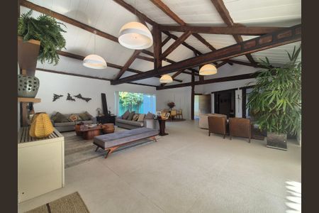 Casa de condomínio à venda com 800m², 4 quartos e 3 vagasSala