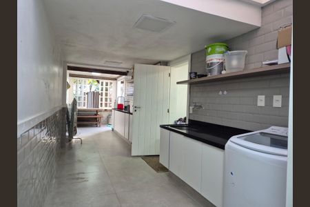 Casa de condomínio à venda com 800m², 4 quartos e 3 vagasÁrea de Serviço