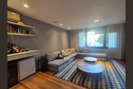 Casa de condomínio à venda com 800m², 4 quartos e 3 vagasSala de tv