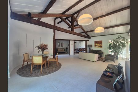 Casa de condomínio à venda com 800m², 4 quartos e 3 vagasSala