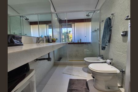 Casa de condomínio à venda com 800m², 4 quartos e 3 vagasBanheiro 2