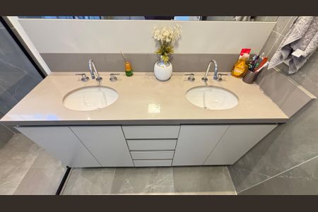 Apartamento à venda com 135m², 3 quartos e 2 vagasBanheiro da Suíte 1