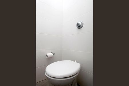 Banheiro de kitnet/studio para alugar com 1 quarto, 26m² em Centro Histórico, Porto Alegre