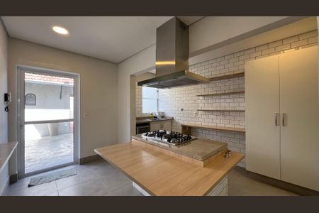 Casa para alugar com 190m², 4 quartos e 2 vagas Casa para alugar com 190m², 4 quartos e 2 vagasCozinha