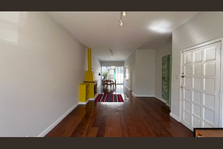 Casa para alugar com 190m², 4 quartos e 2 vagas Casa para alugar com 190m², 4 quartos e 2 vagasSala