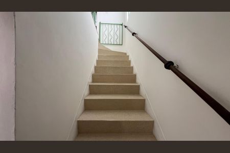 Casa para alugar com 190m², 4 quartos e 2 vagas Casa para alugar com 190m², 4 quartos e 2 vagasCorredor