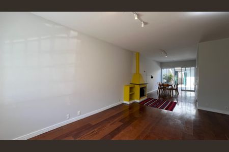 Casa para alugar com 190m², 4 quartos e 2 vagas Casa para alugar com 190m², 4 quartos e 2 vagasSala