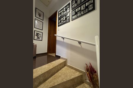 Casa de condomínio à venda com 62m², 2 quartos e 1 vaga Casa de condomínio à venda com 62m², 2 quartos e 1 vagaEscada