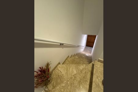 Casa de condomínio à venda com 62m², 2 quartos e 1 vaga Casa de condomínio à venda com 62m², 2 quartos e 1 vagaEscada