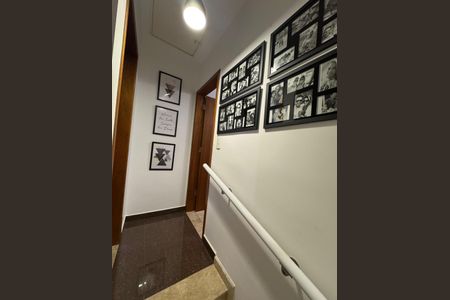 Casa de condomínio à venda com 62m², 2 quartos e 1 vaga Casa de condomínio à venda com 62m², 2 quartos e 1 vagaEscada