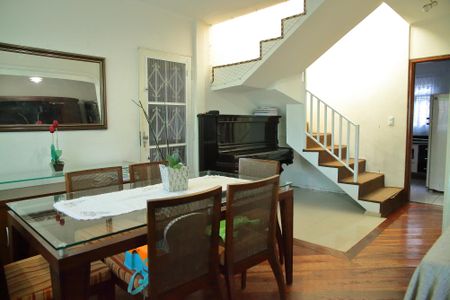 Casa à venda com 179m², 4 quartos e 2 vagasSala